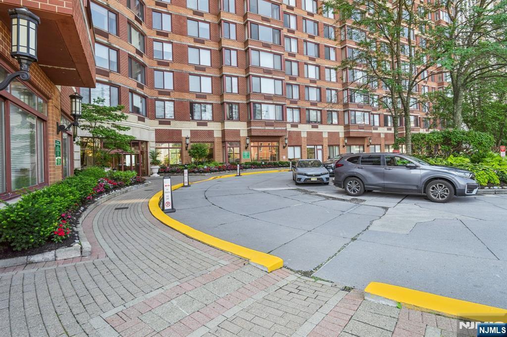 Property Photo:  100 Old Palisade Road L7  NJ 07024 