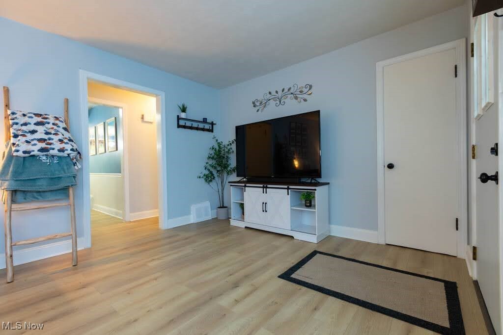 Property Photo:  619 Woodside Drive  OH 44240 