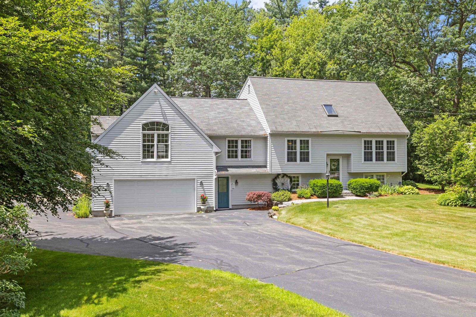 Property Photo:  25 Chatfield Drive  NH 03052 