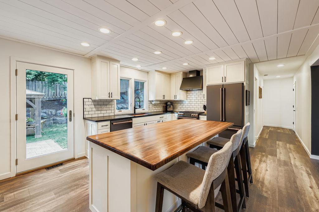 Property Photo: 1410 June Avenue S MN 55416