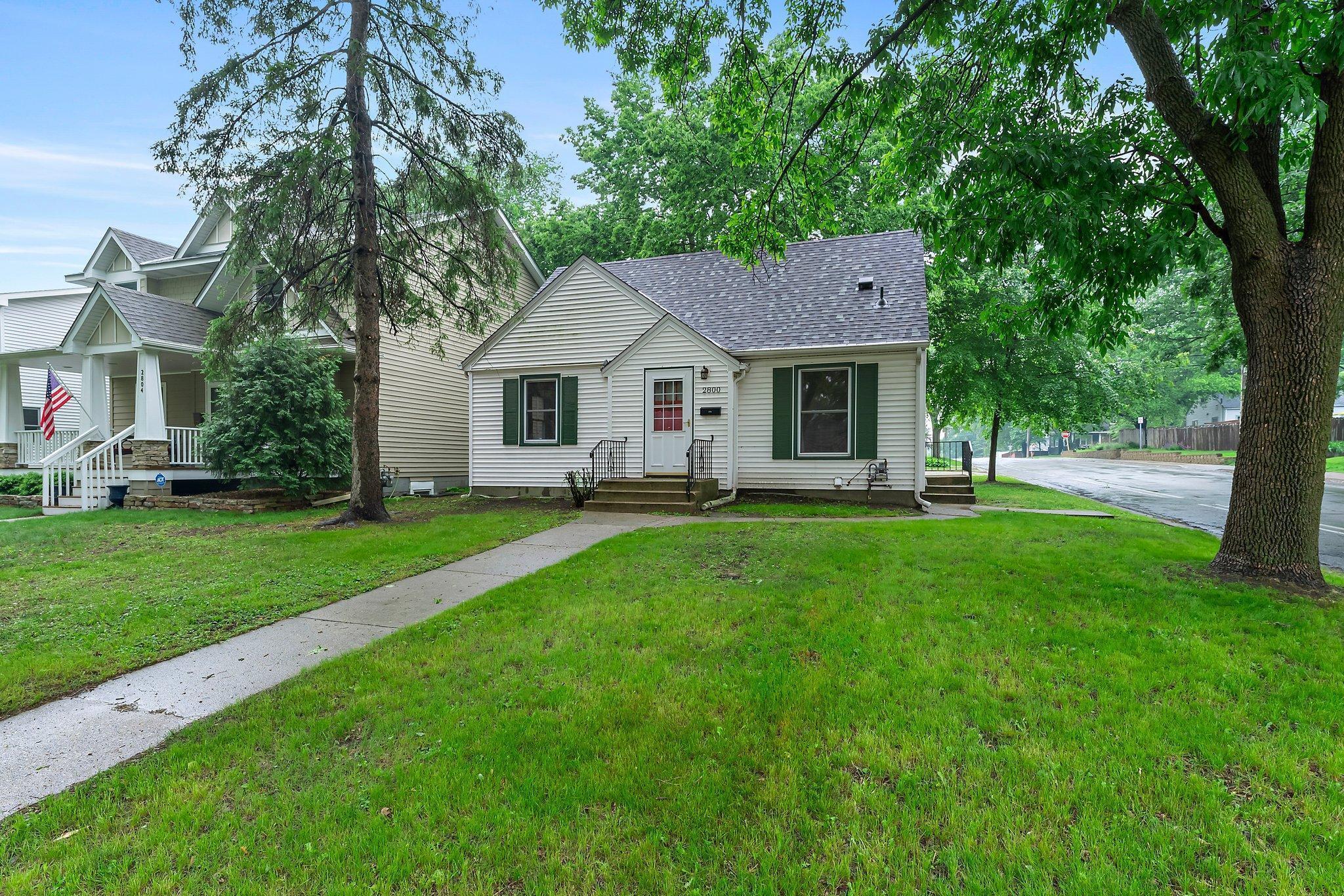 Property Photo:  2800 Georgia Avenue S  MN 55426 