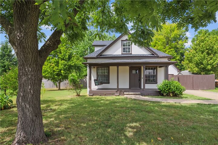 Property Photo: 1114 S 3rd Street AR 72756