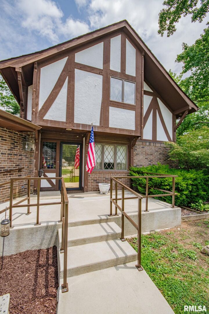 Property Photo:  102 Lost Hollow Drive  IL 62881 