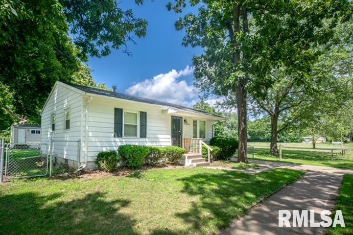 Property Photo: 2913 W Nebraska Avenue IL 61604