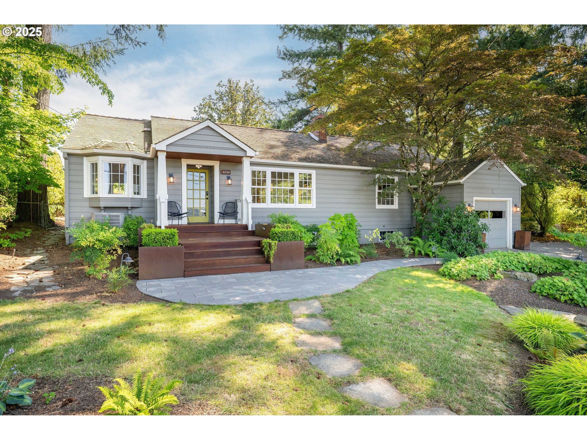 Property Photo: 6328 SW Brugger St OR 97219