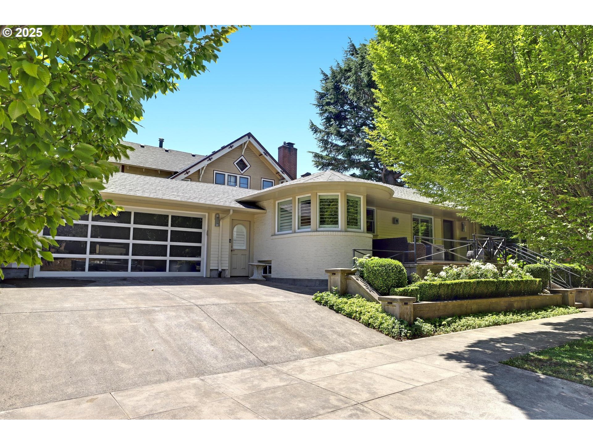 Property Photo:  2324 NE Thompson St  OR 97212 