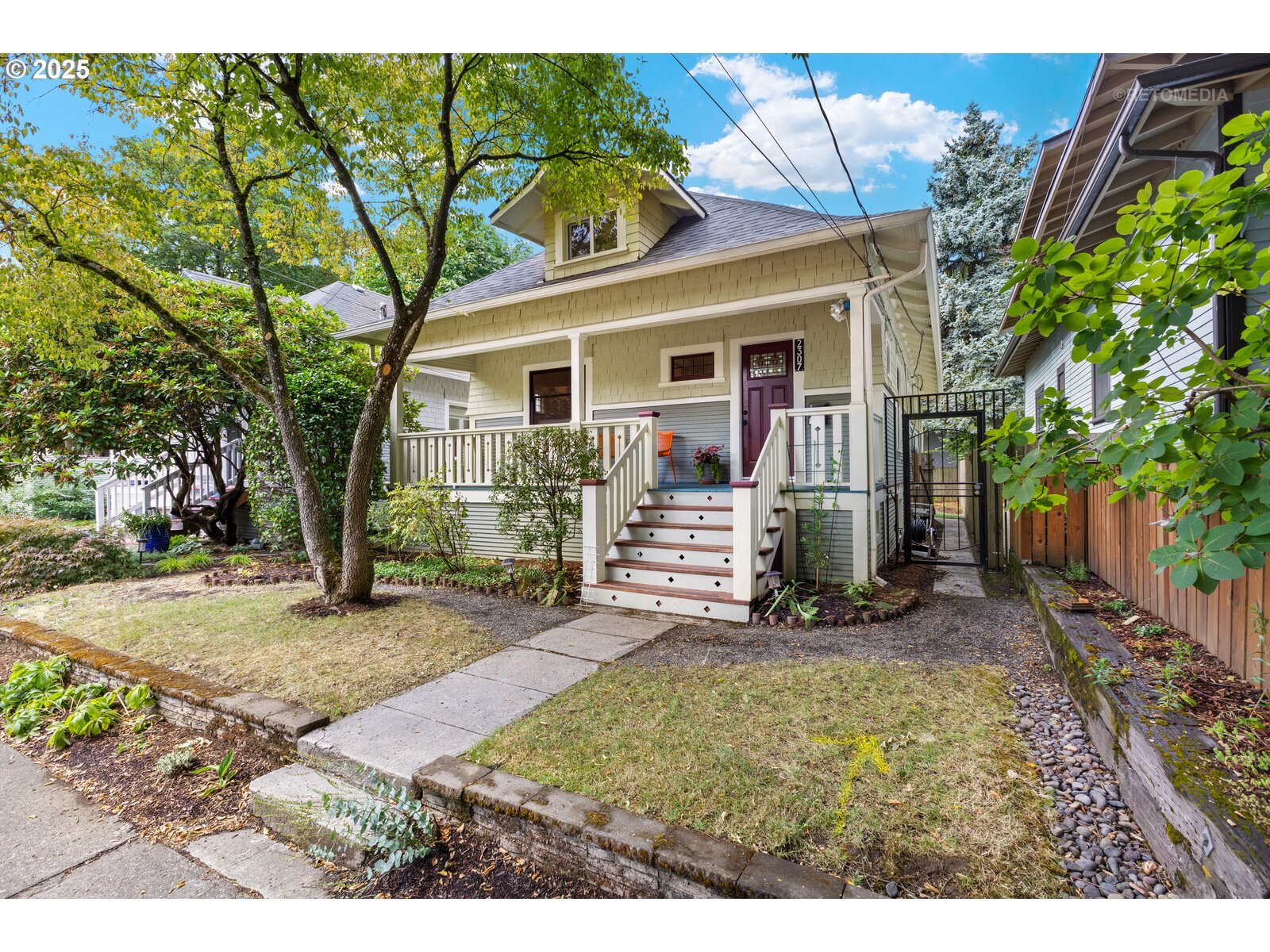 Property Photo: 2307 SE 37th Ave OR 97214