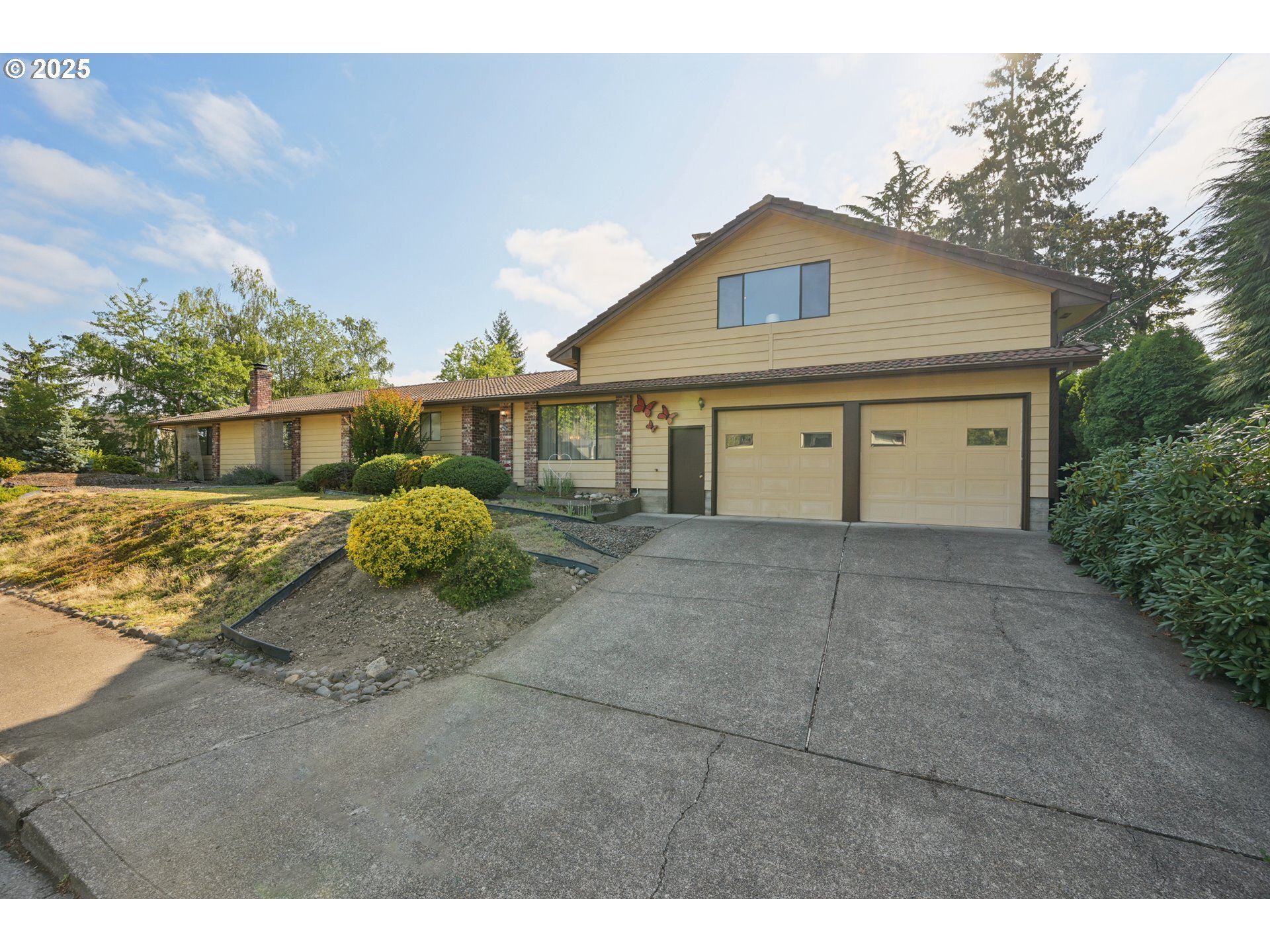 Property Photo: 8050 SW 103rd Ave OR 97008