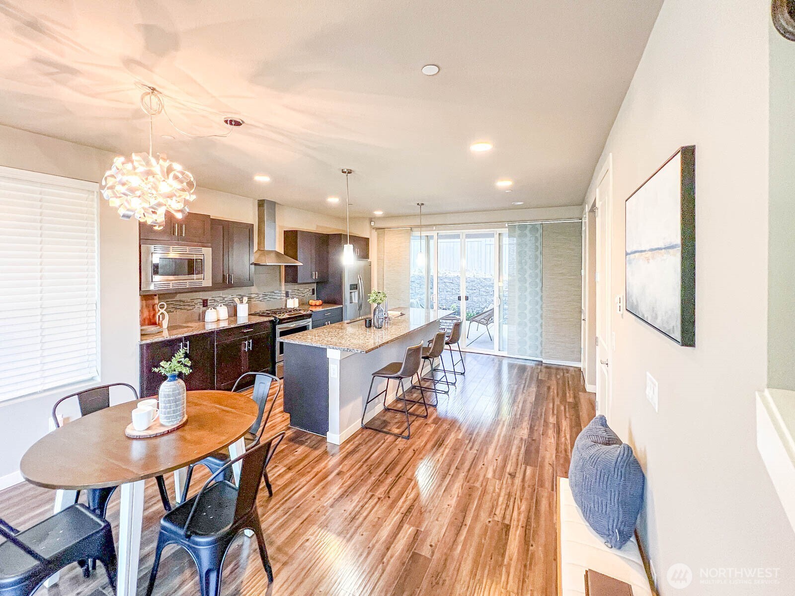 Property Photo:  826 SW 96th Place  WA 98106 