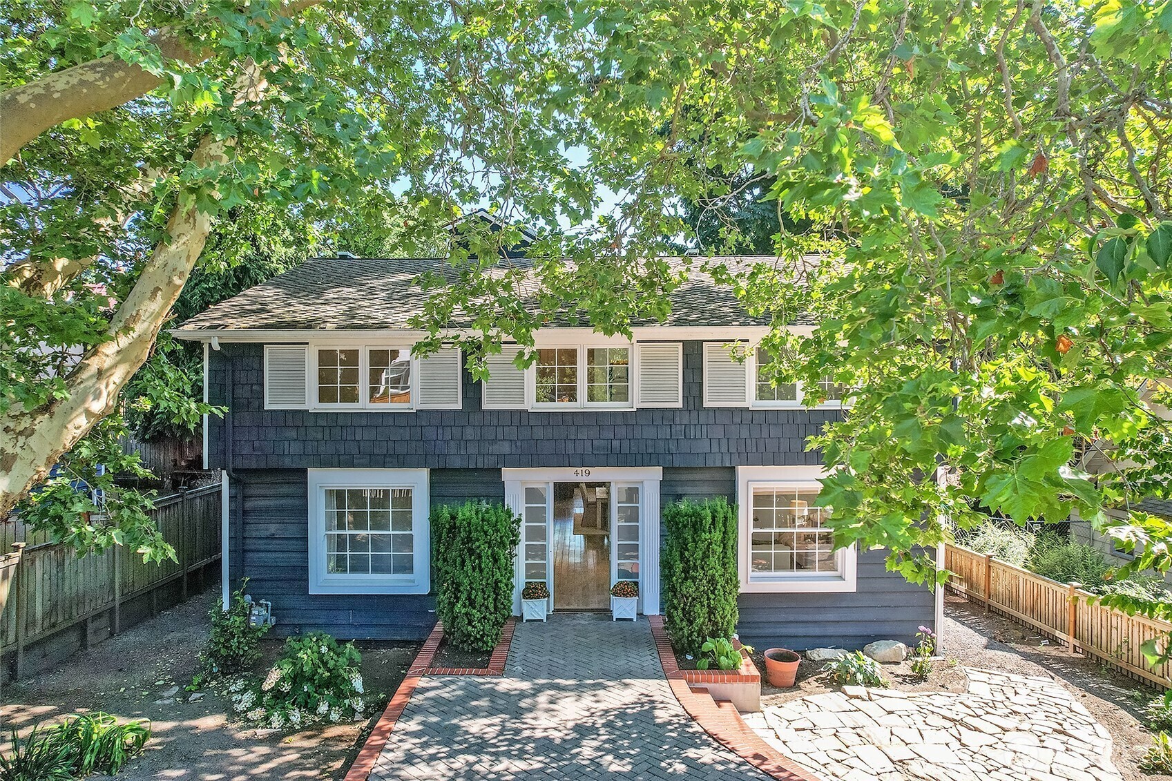 Property Photo:  419 NE 88th  WA 98115 