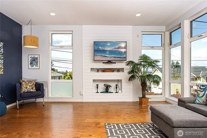 5001 S Fletcher Street  Seattle WA 98118 photo
