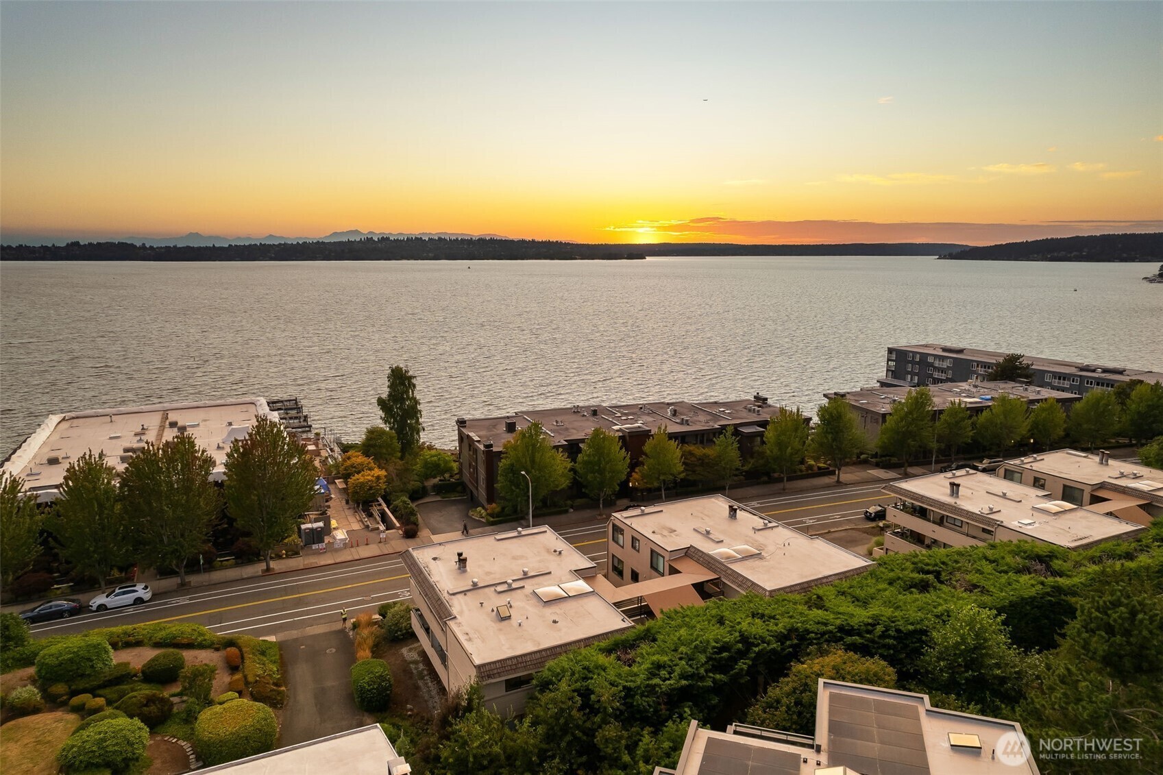 Property Photo:  832  Lake Street S  WA 98033 