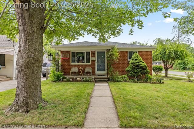 Property Photo:  17127 Euclid Avenue  MI 48101 