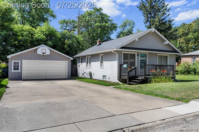Property Photo: 8431 Roseland Court MI 48237