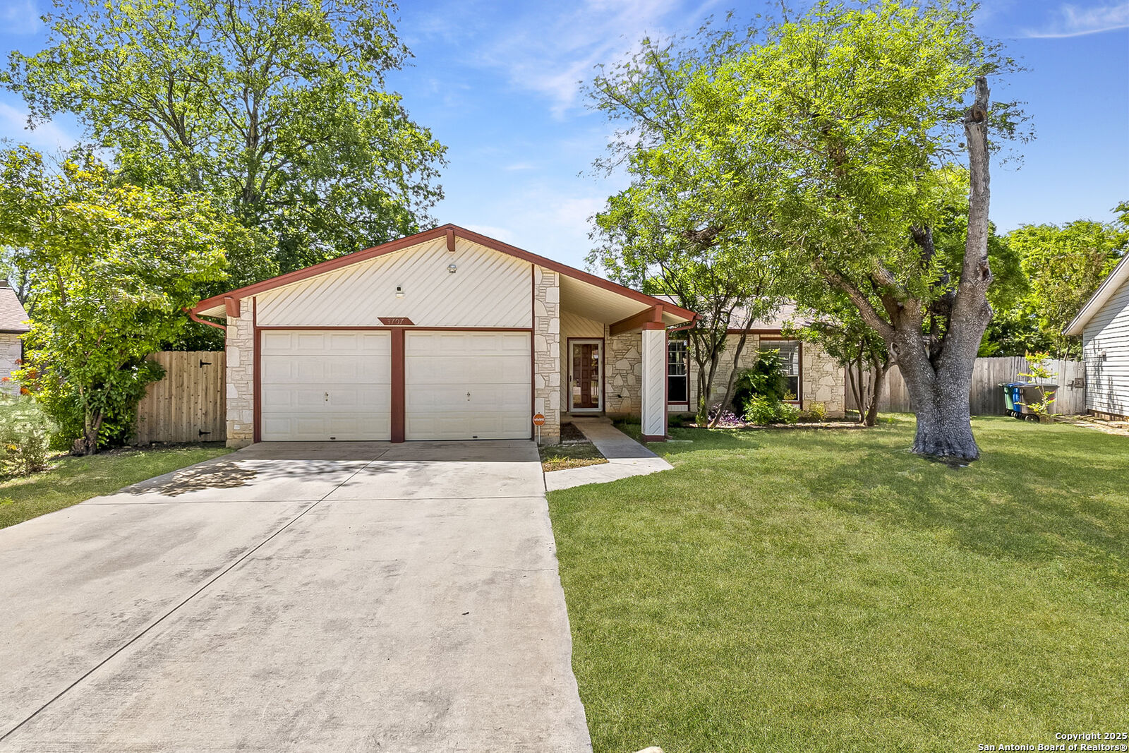 Property Photo: 3707 Pipers Meadow TX 78251