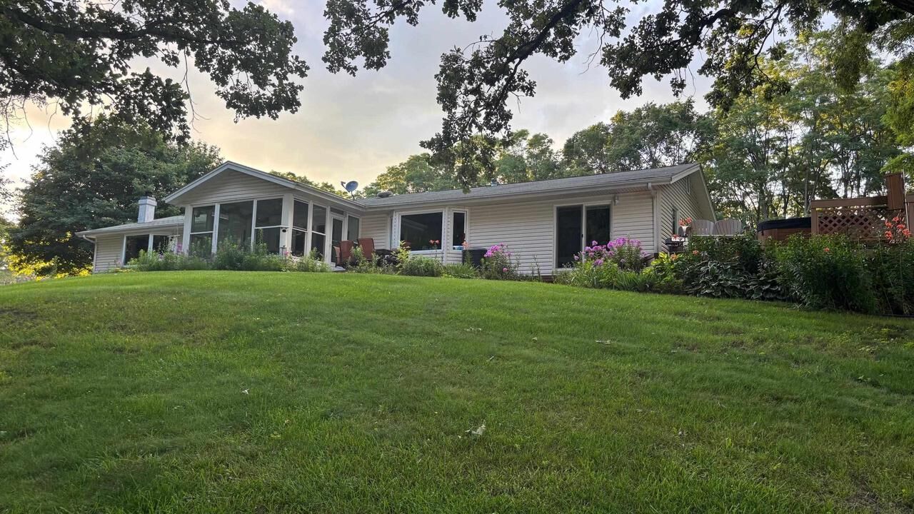 Property Photo:  10118 North Trescher Road  WI 53563 
