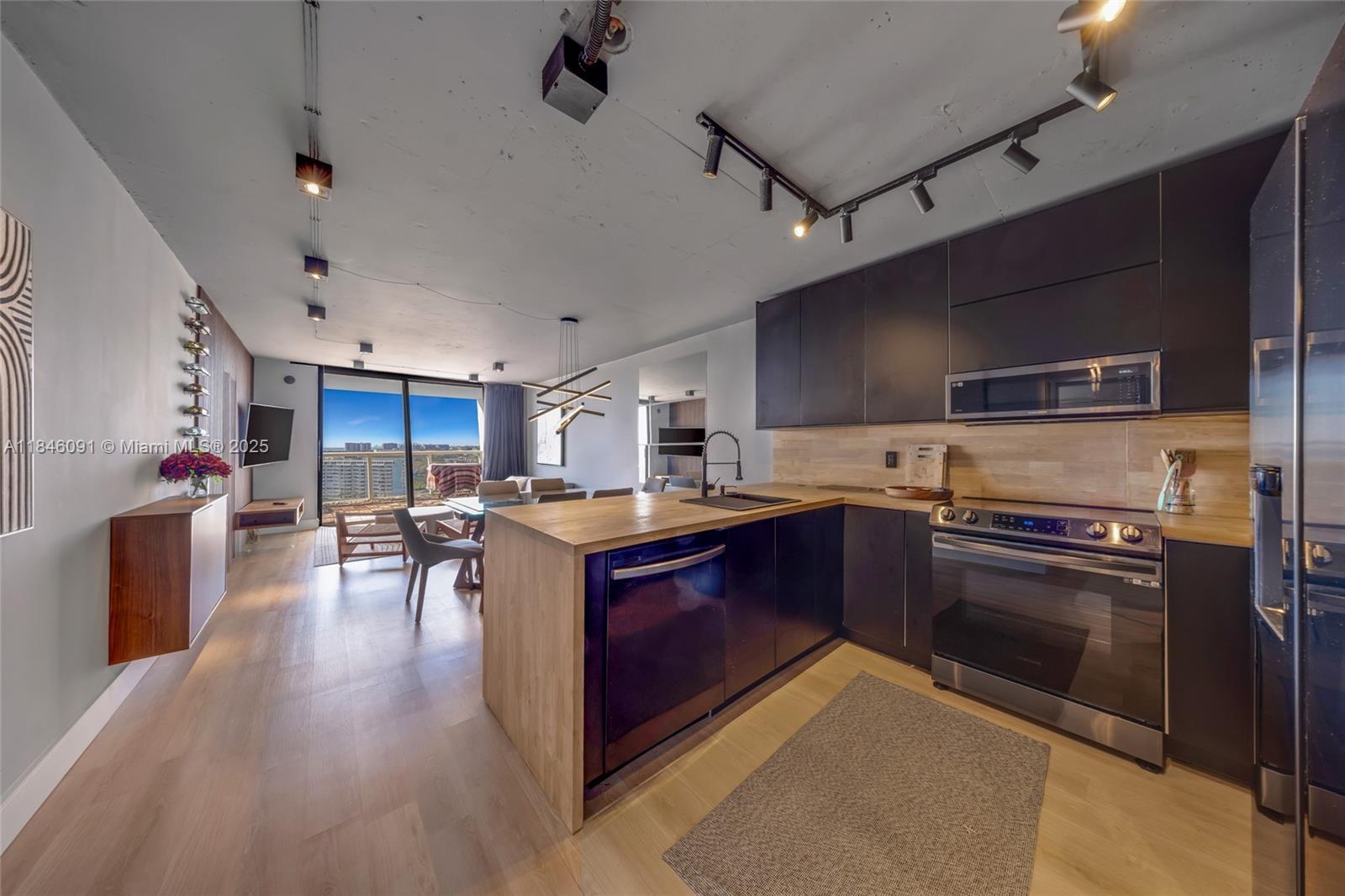 Property Photo: 13499 Biscayne Blvd 1514 FL 33181