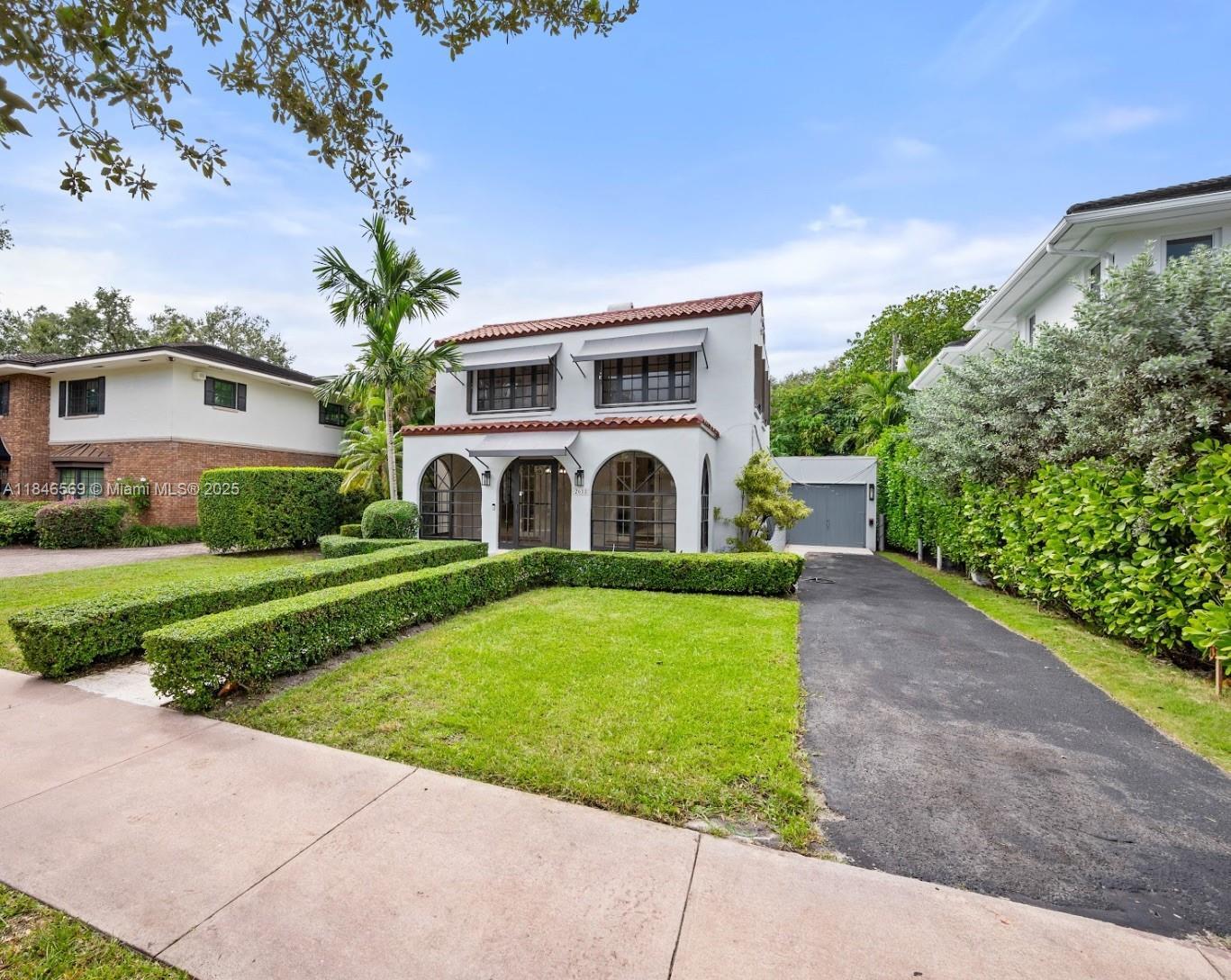 Property Photo:  2618 Alhambra Cir  FL 33134 