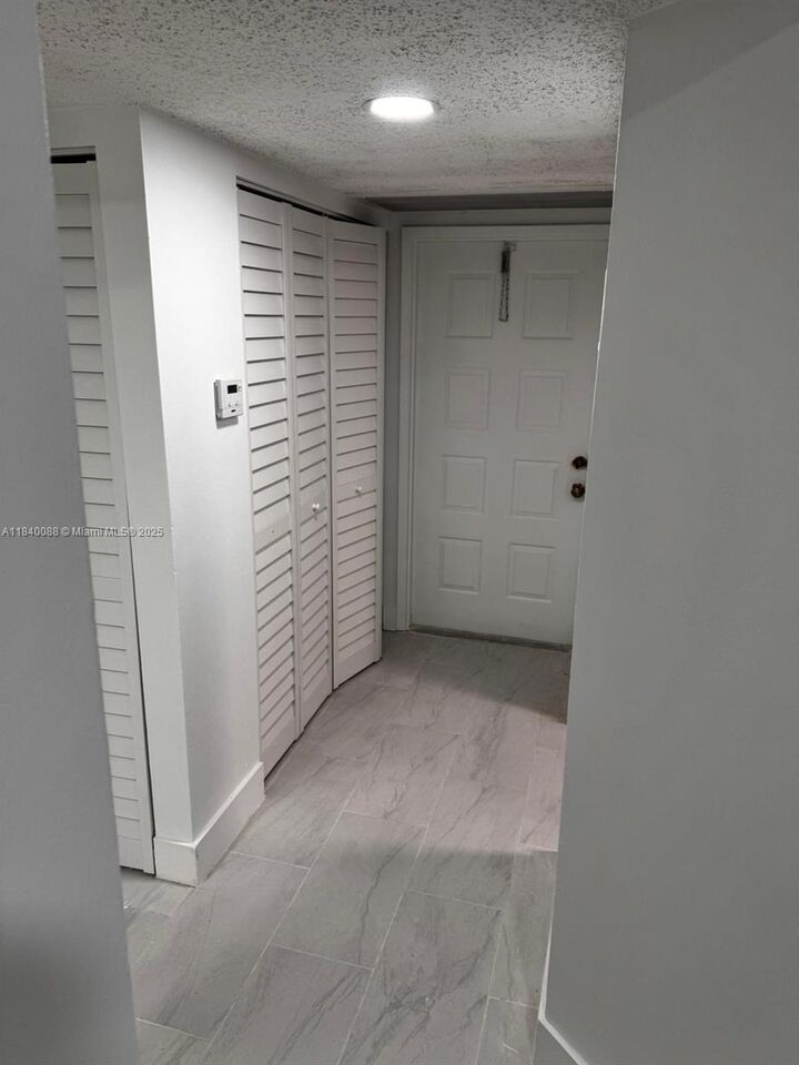 Property Photo: 9927 Twin Lakes Dr 9927 FL 33071