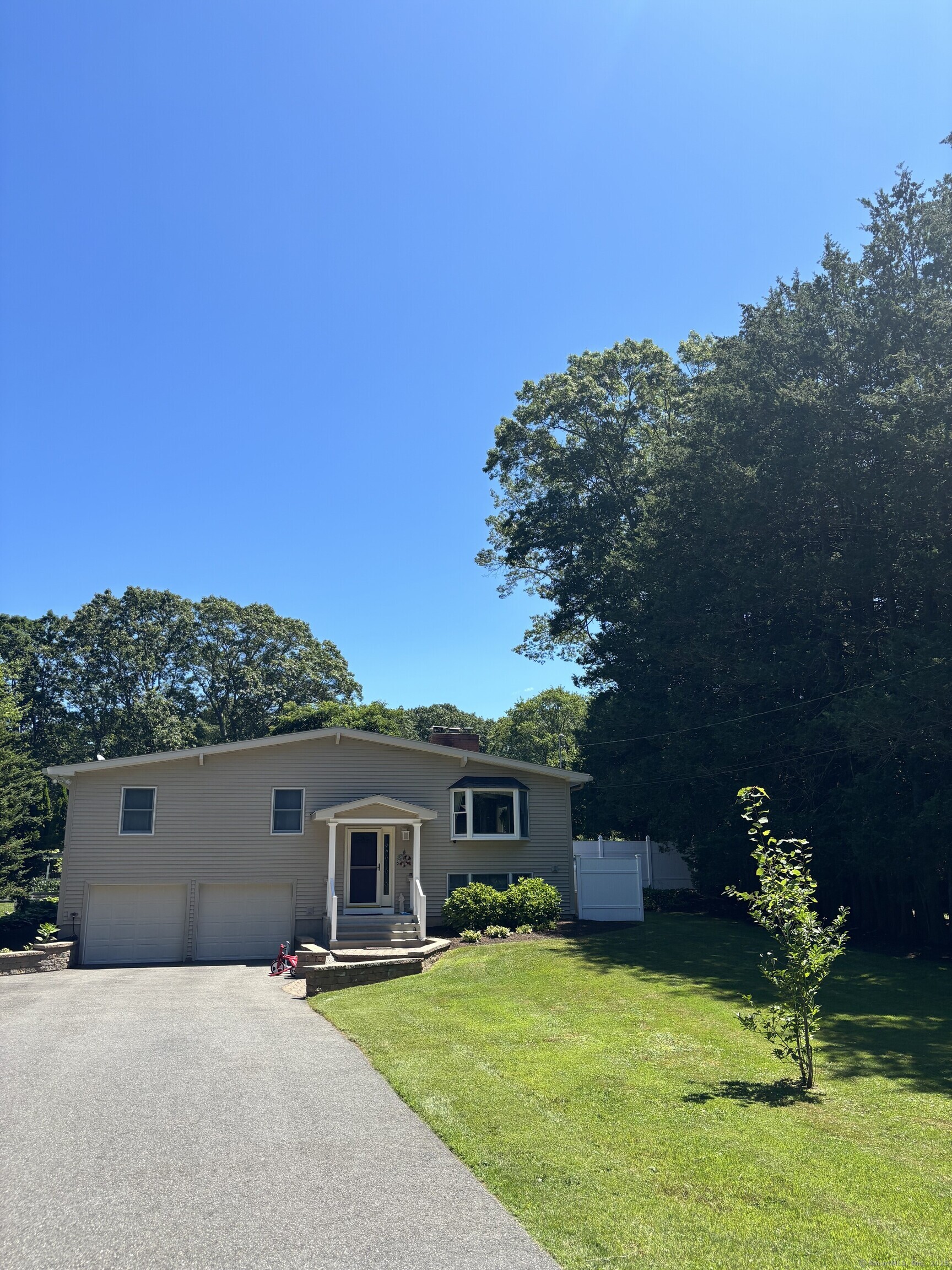 Property Photo: 9 Lantern Lane CT 06357