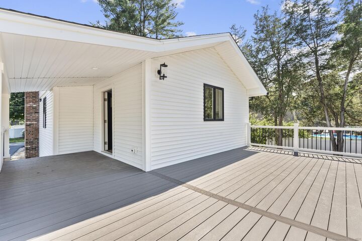 Property Photo:  16 Arbor Road  CT 06001 