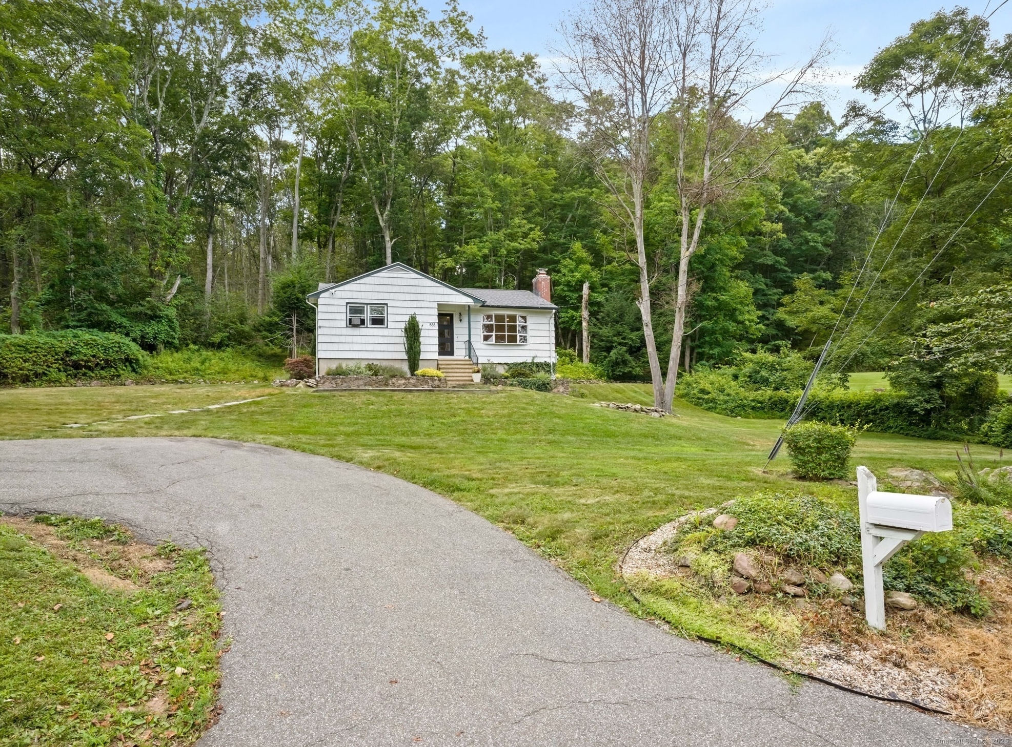 Property Photo:  888 Mount Carmel Avenue  CT 06518 