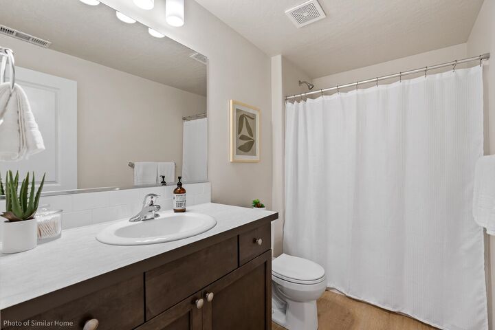 Property Photo:  304 N Viewmont Ct 4/1 Talent  WA 99016 