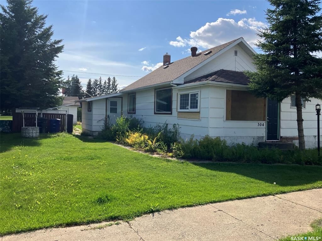 Property Photo: 304 1st Street W SK S0E 1E0