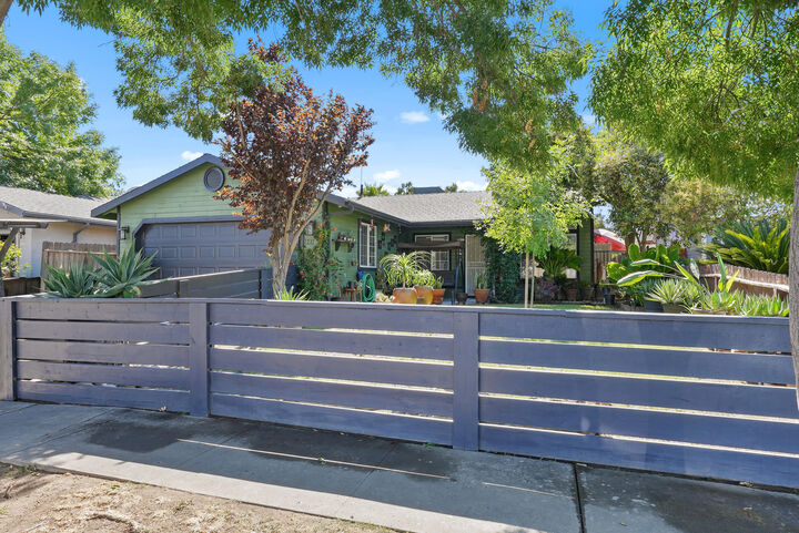 Property Photo: 1271 Deer Creek Street CA 93274