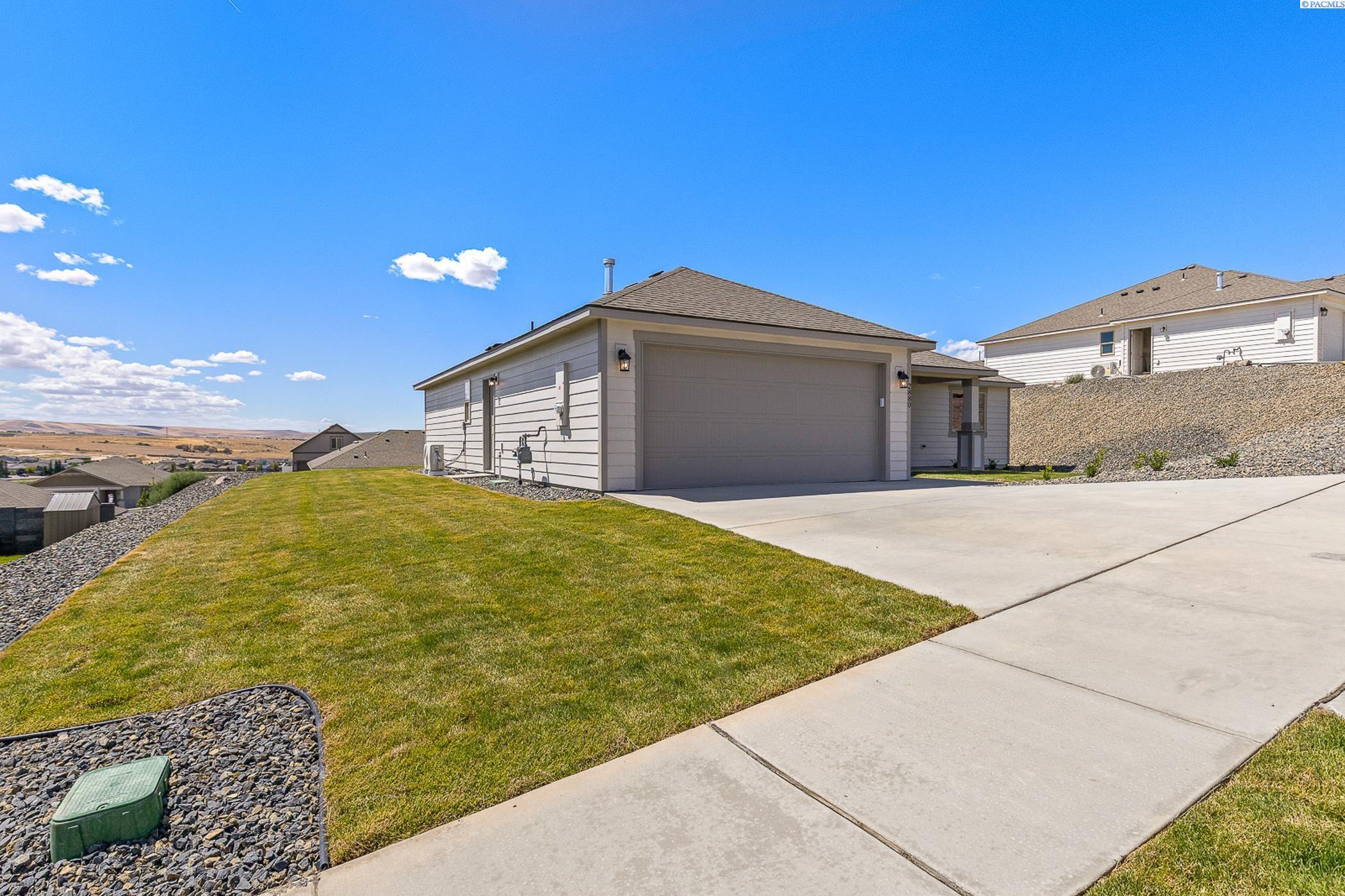 Property Photo: 2880 S Osborne St WA 99338