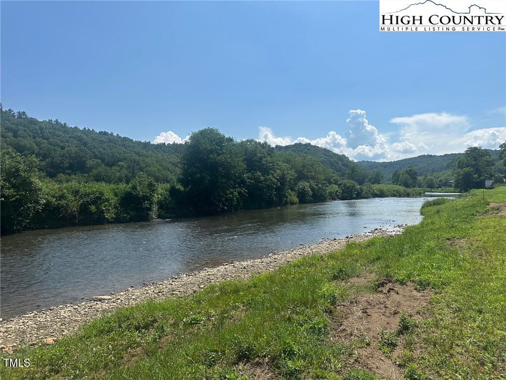Property Photo: 123 Railroad Grade Road NC 28684