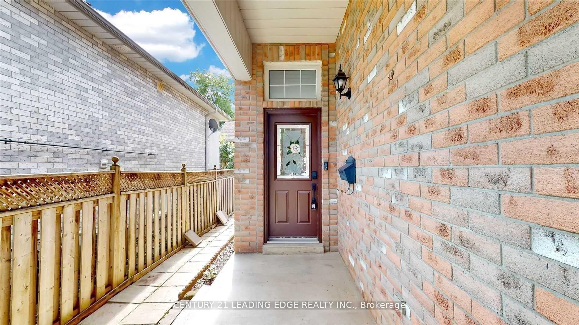 Photo de la propriété: 507 Dunlop Street ON L1N 1V3