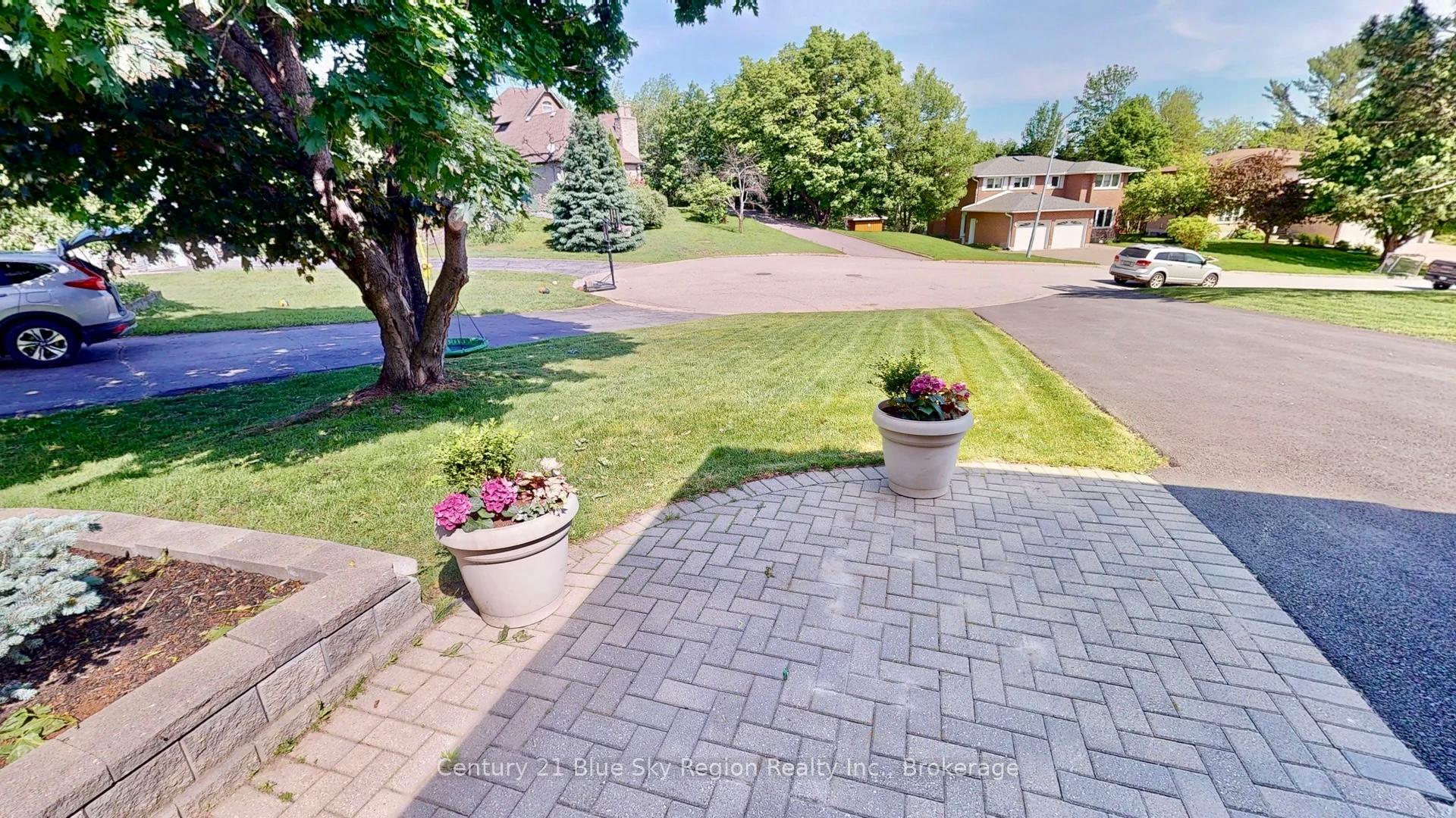 Photo de la propriété:  12 Vivyenne Court  ON P1A 4J2 