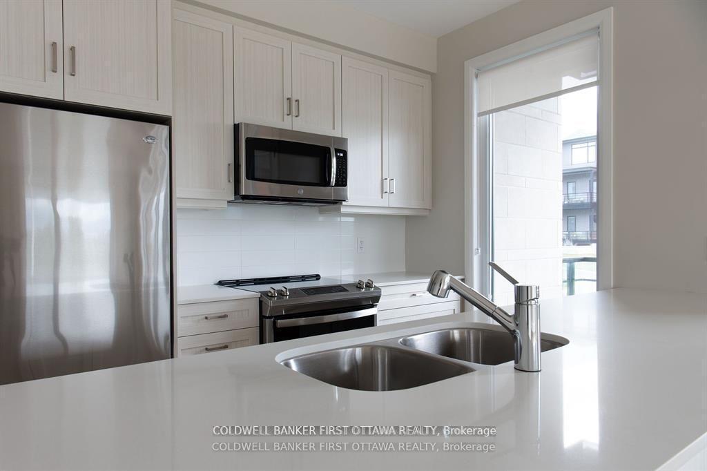 Property Photo: 130 Boundstone Way 101 ON K2T 0M7