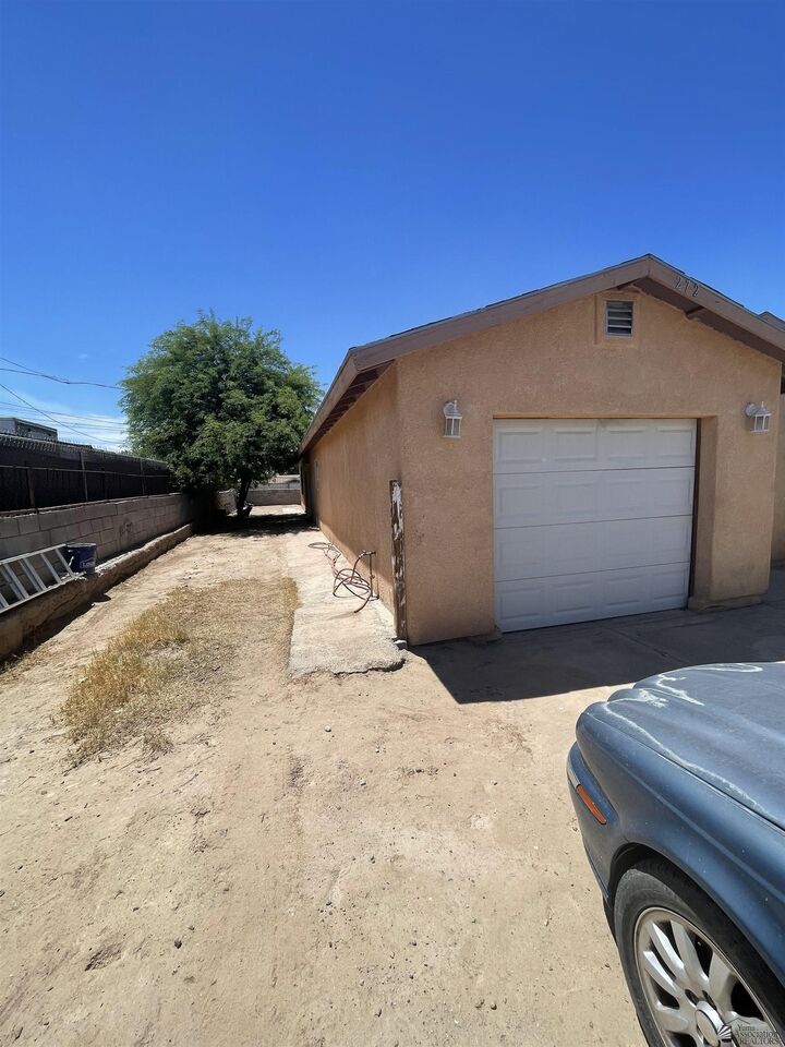 Property Photo:  272 S 7 Ave  AZ 85364 