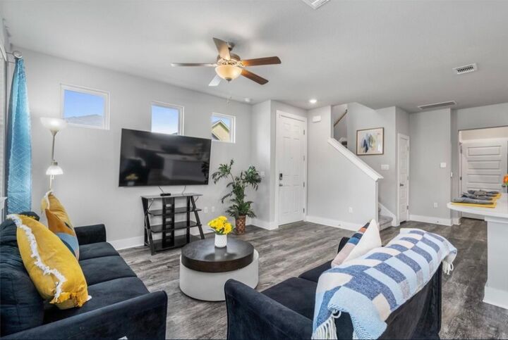 Property Photo: 7604 Grand Linden Way 18 TX 78744