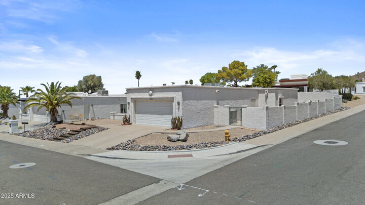 Property Photo: 1230 E Rowlands Lane AZ 85022