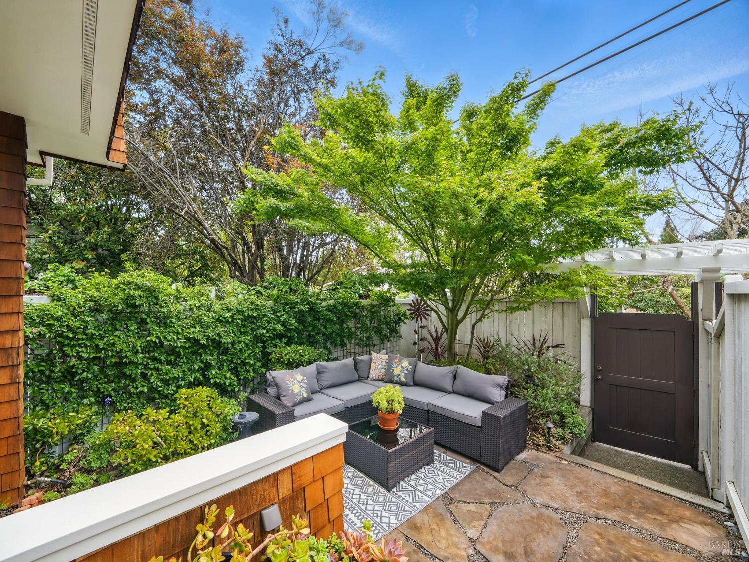 Property Photo: 76 Ross Avenue 4 CA 94960