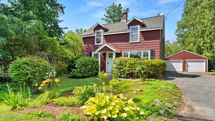 130 West St  Lenox MA 01240 photo