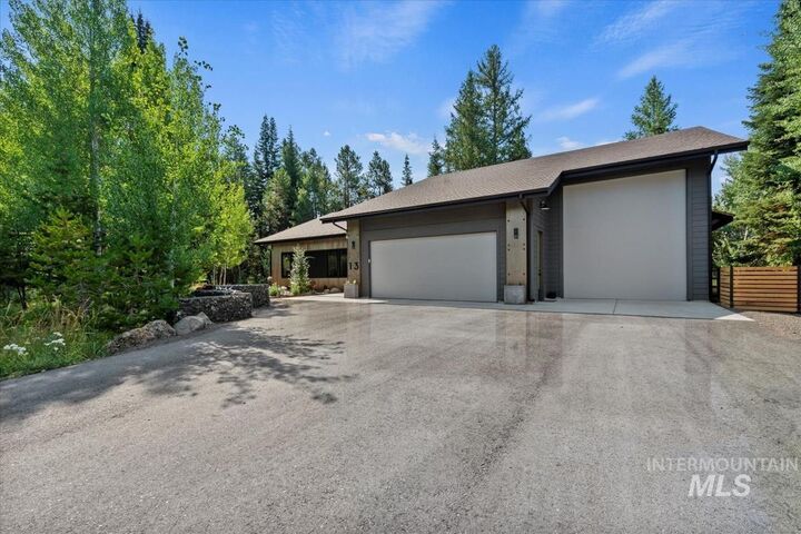 13 Cross Country Ct.  Donnelly ID 83615 photo
