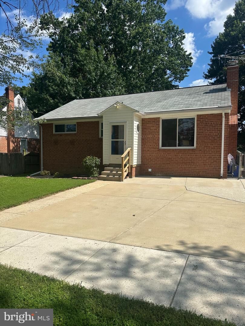 Property Photo: 3304 Farthing Drive MD 20906