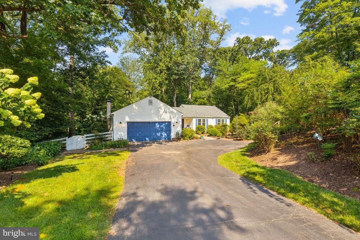 Property Photo: 5020 Pheasant Ridge Road VA 22030