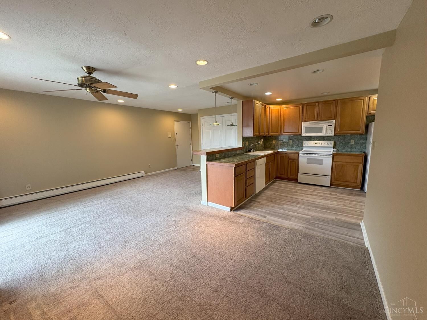Property Photo:  