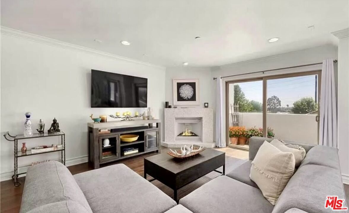 Property Photo: 1621 Barry Ave CA 90025