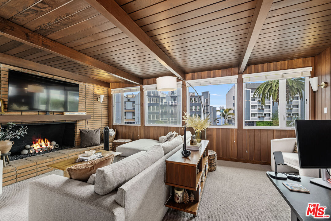 Property Photo:  622 Esplanade  CA 90277 