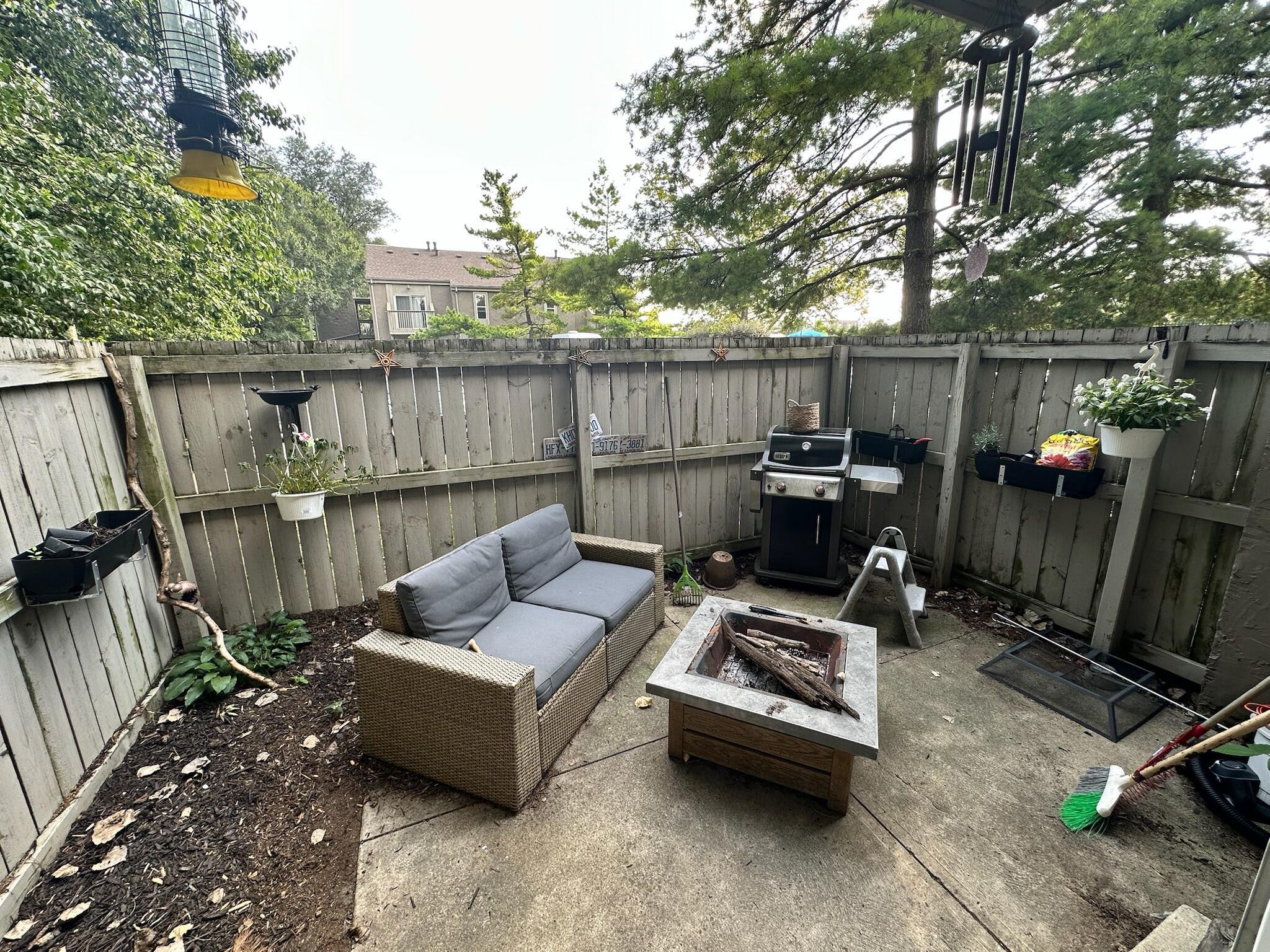 Property Photo:  945 Quay Avenue  OH 43212 