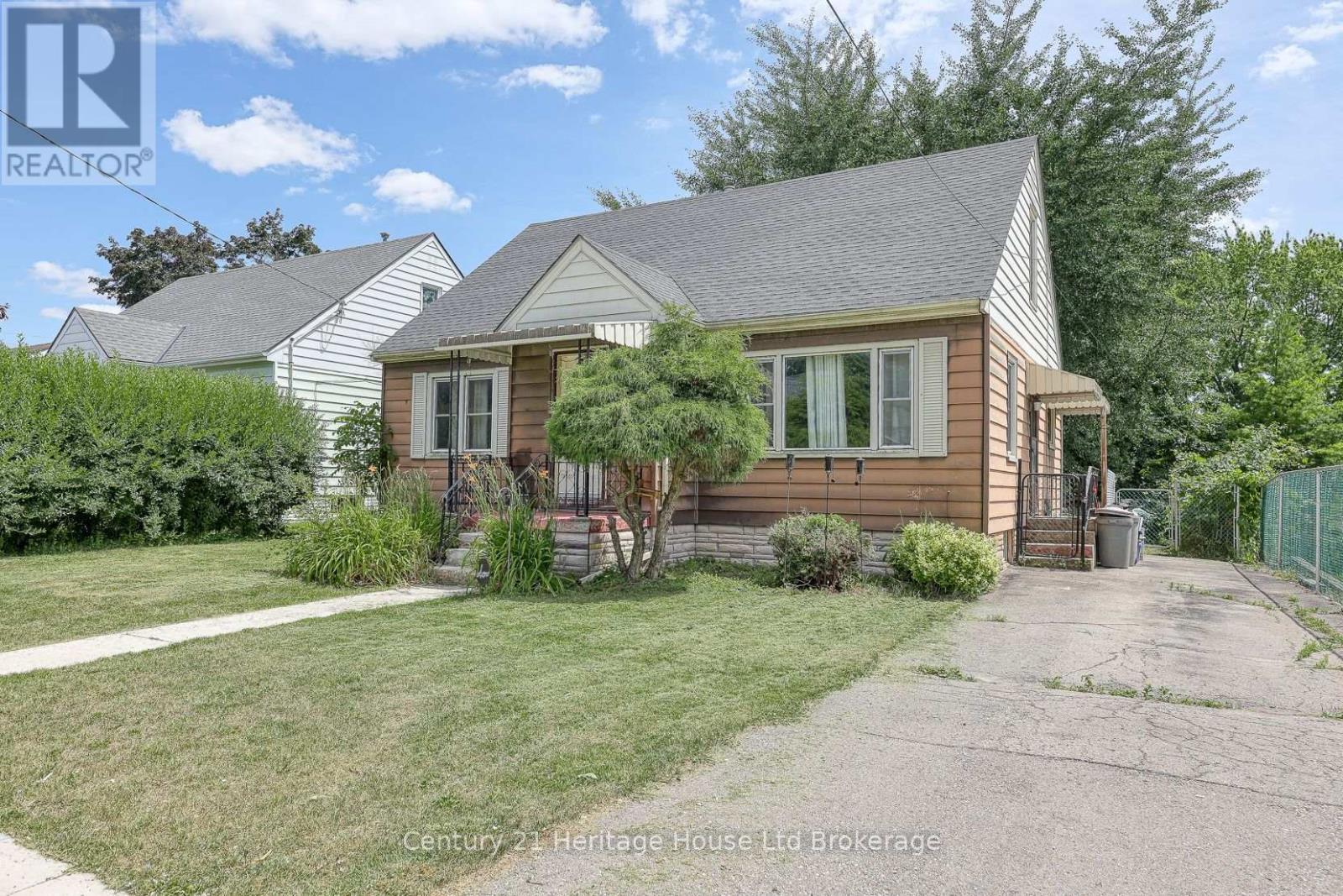 Photo de la propriété: 252 Fifth Avenue ON N4S 2G1