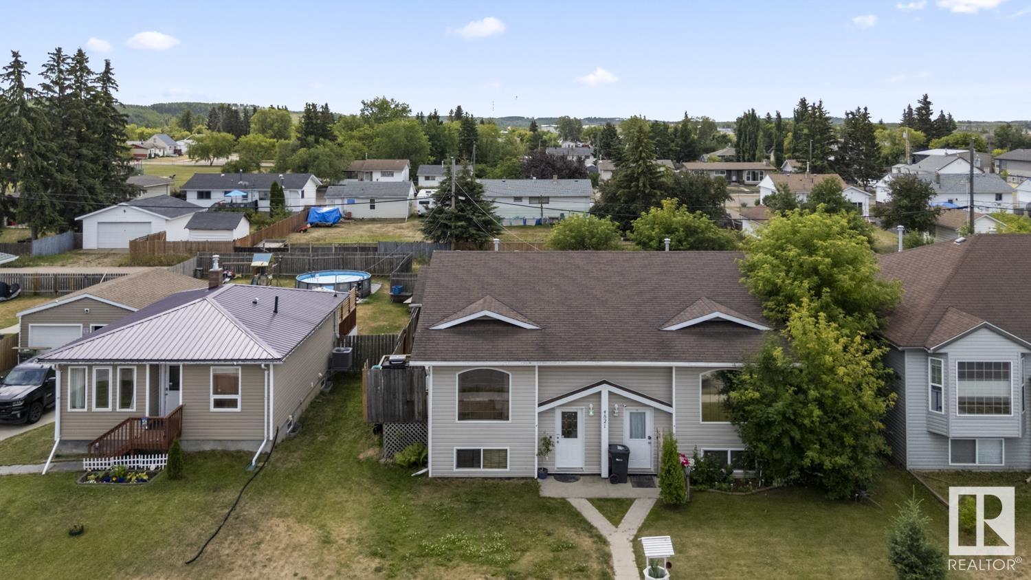 Property Photo: 4821A 50 Av AB T9M 1Y2