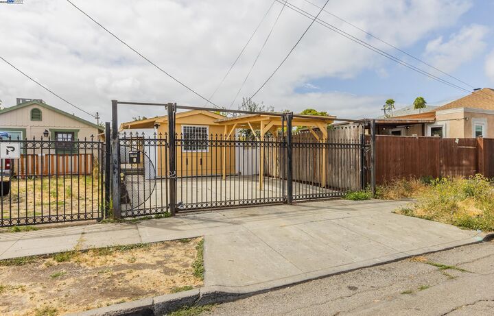 Property Photo: 1216 88th Ave CA 94621