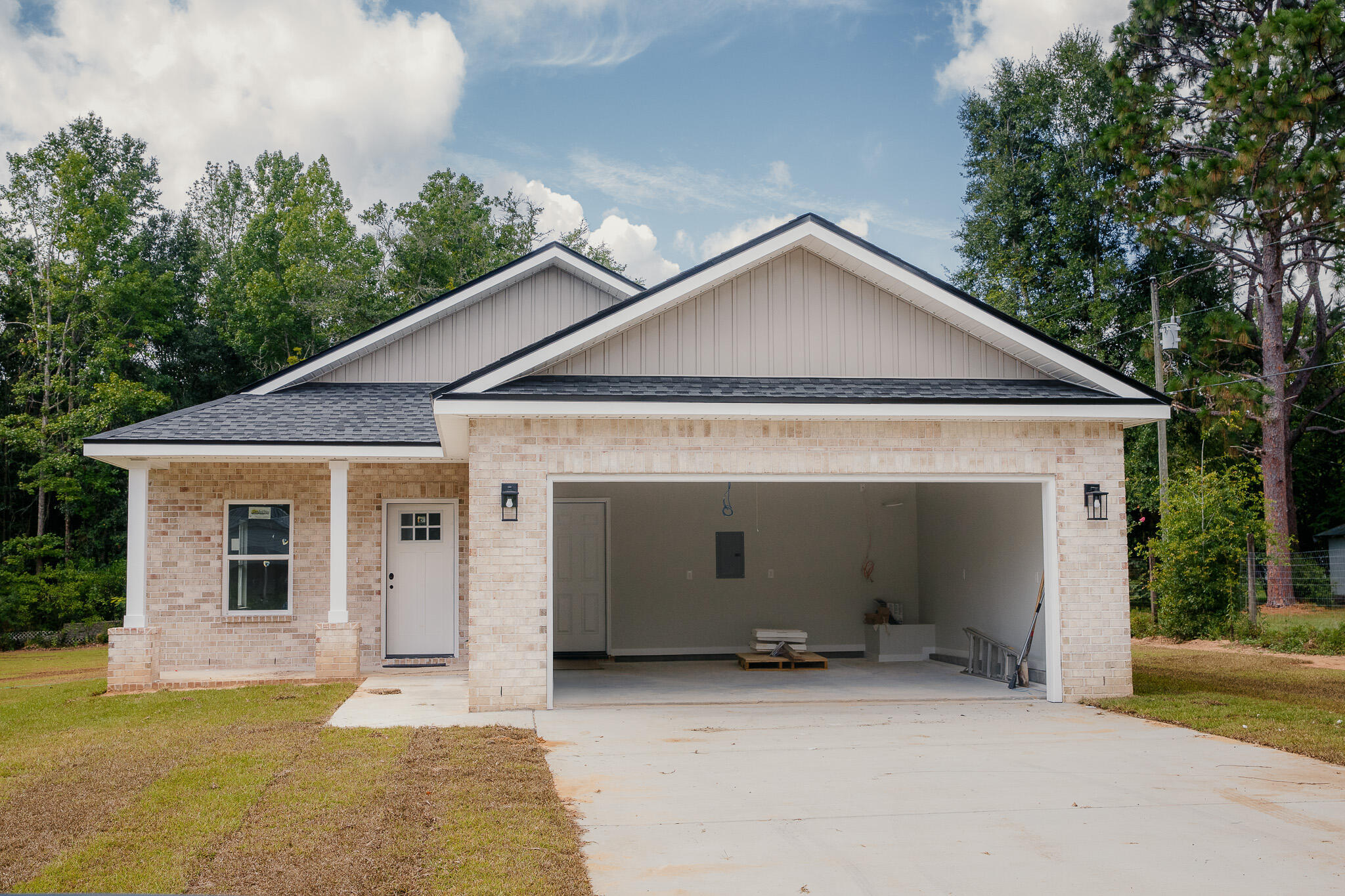 Property Photo: 3154 Auburn Road FL 32539